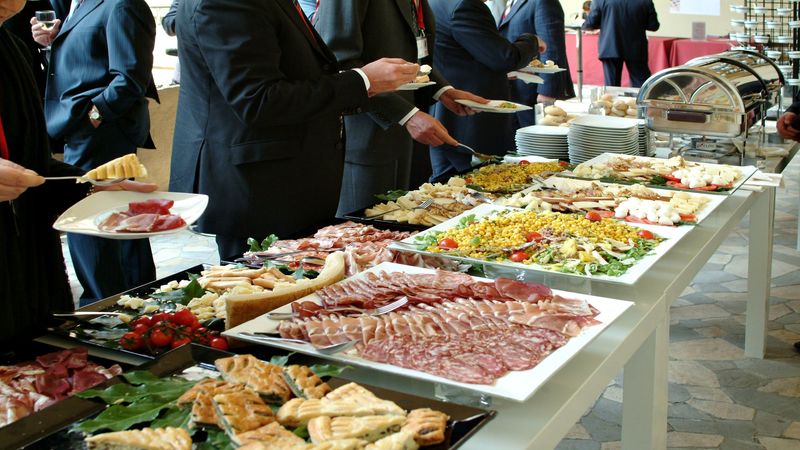 Lavish Delectable, Fresh Gourmet Food on Guests With Personal Chef Services